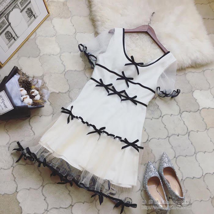 Chanel香奈兒 法國專櫃同步新款 2019高端系列 白色系紗 撞色蝴蝶結 時尚連衣裙  xly1207